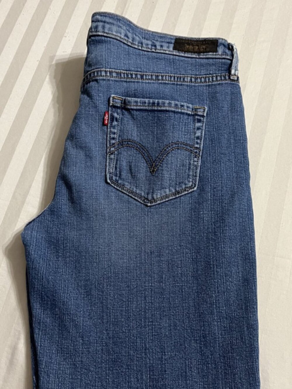 Levi’s Women’s Blue Size 6 Medium Boyfriend Stretch Jeans